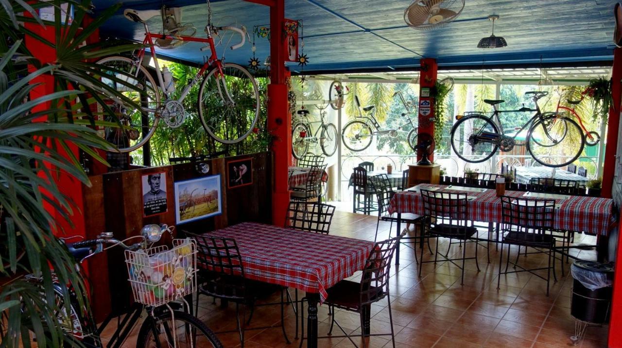 Swiss Ticino Guesthouse & Restaurant Mae Wang Buitenkant foto